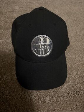 Edmonton Oilers Black Baseball Cap with Silver Emblem